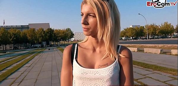  EroCom Date - Deutscher schleppt blonde Studentin teen ab beim Blind date mit kleinen titten und fickt sie im hotel